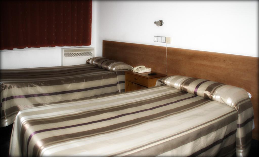 Hostal Aisa Ochoa Zaragoza Exterior photo